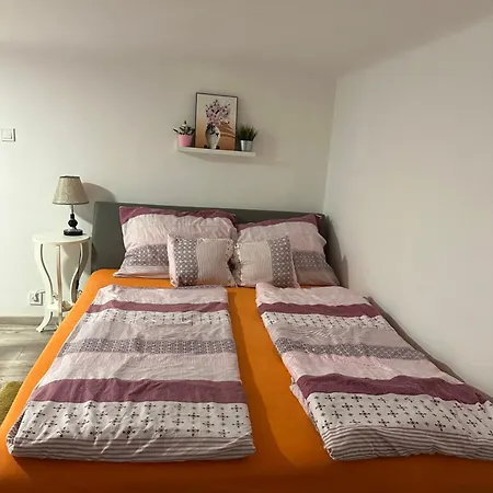 Lovely بودابست